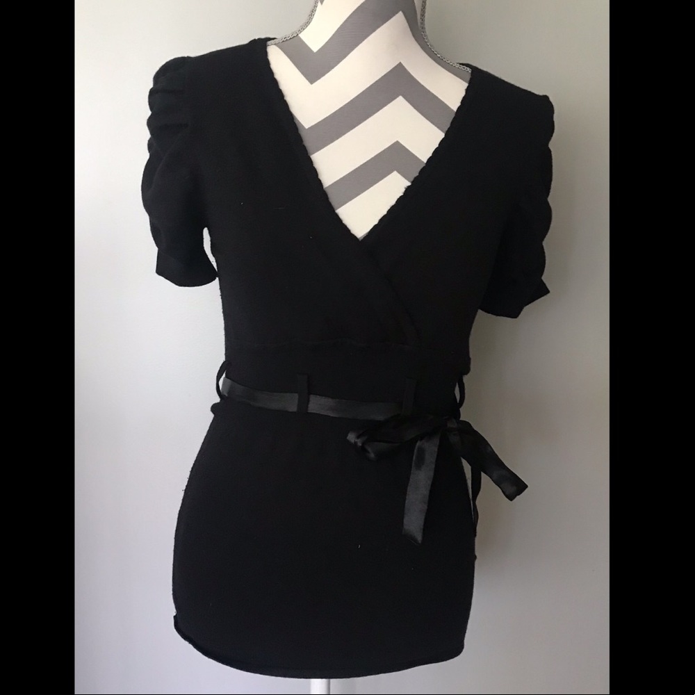 Sele V-Neck Sweater Top with Belt